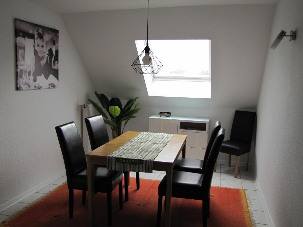 Moeblierte Dachgeschosswohnung In Ruhiger Lage Zu Vermieten ヴェッツラー エクステリア 写真